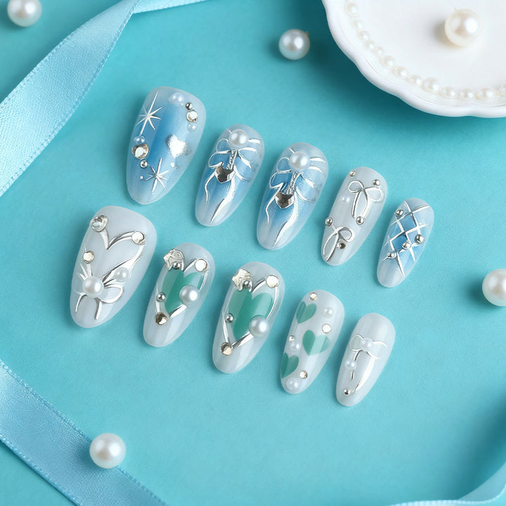Künstlerisches, mit Kristallen verziertes Nail Art Set Karnz