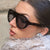 Damen auffällige Sonnenbrille mit futuristischem Rahmen und robustem Design Karnz