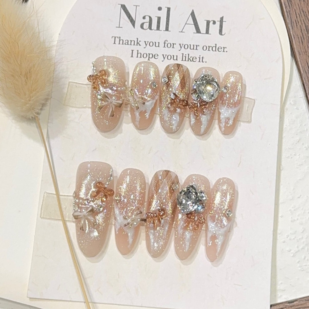 Künstliche Nagelspitzen mit Eleganten Glitzerdetails Karnz