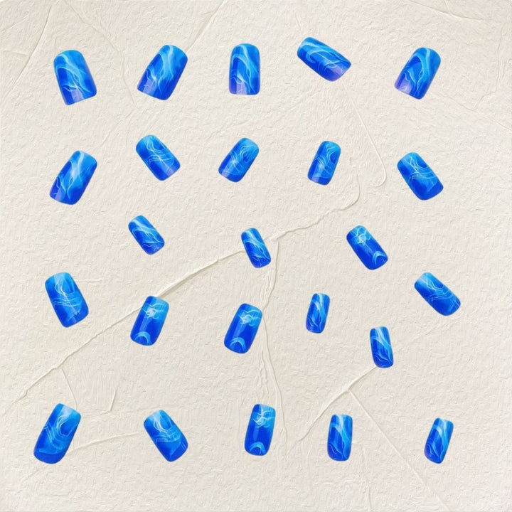 Kunstnägel mit modernem Wellenmuster Karnz