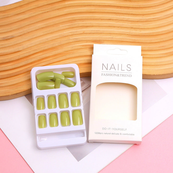 Glänzendes Press-On-Nagel-Set mit Mandelform Karnz