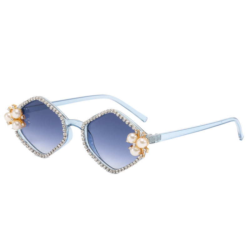 Damen extravagante Sonnenbrille mit glamourösen Perlendetails Karnz