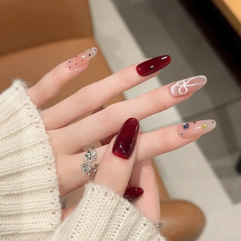 Künstlerisches Press-On-Nagelset mit dekorativen Blumenmustern Karnz