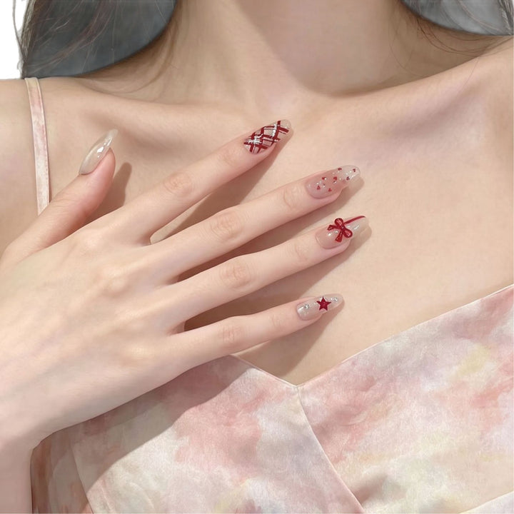 Romantisches Theme Press-On Nail Set mit Herz- und Schleifenakzenten Karnz