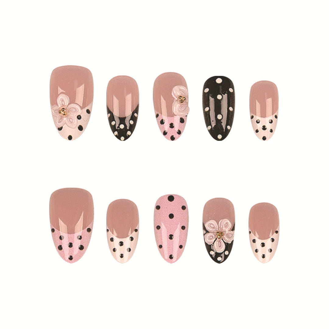 Künstlerisches Press-On-Nagelset mit Blumen- und Punkte-Designs