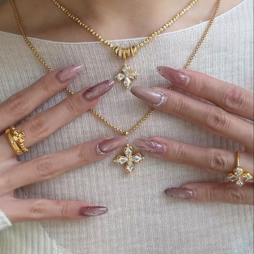 Elegante Nagelkunstverlängerungen