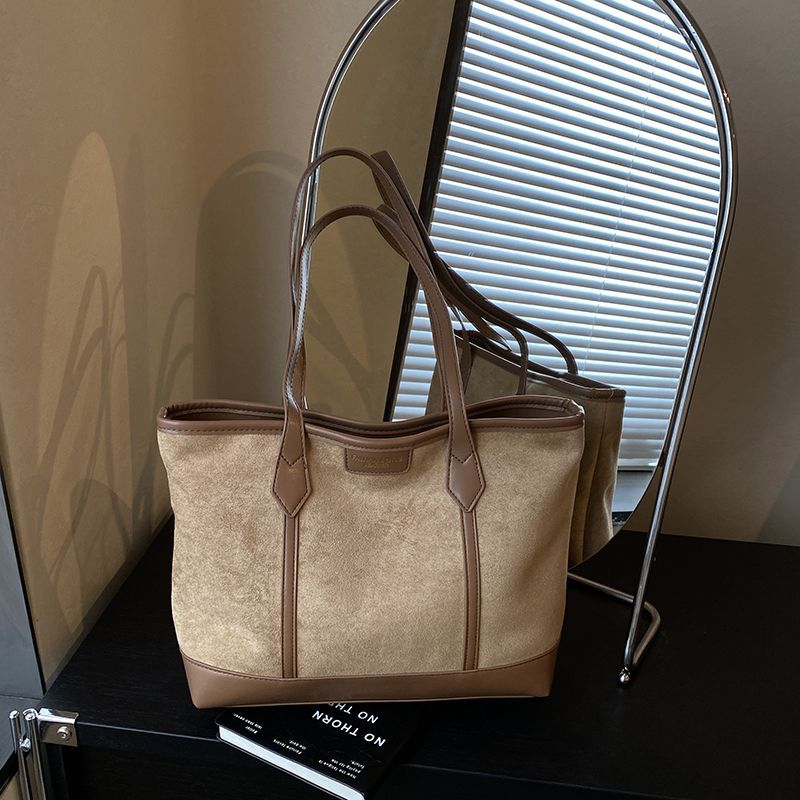 Geräumige Wildleder-Tote-Tasche Karnz