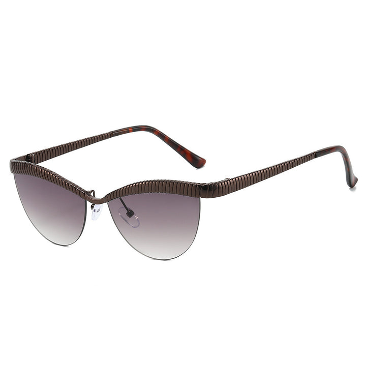 Statement Cat-Eye Sonnenbrille mit sculptierten Metallrahmen Karnz