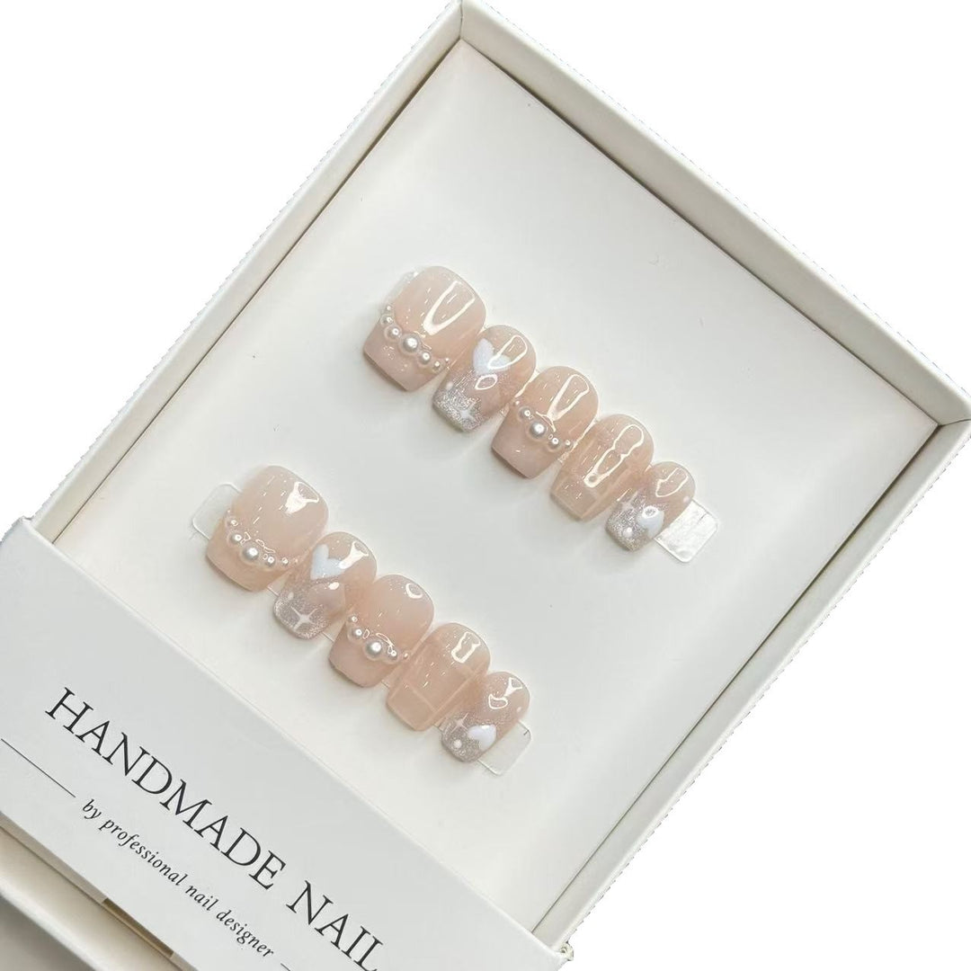 Handgemachtes Press-On Nail Art Set mit eleganten Perlendetails