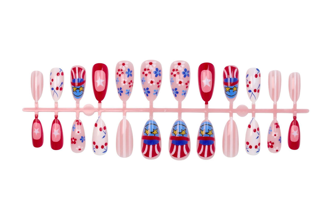 Kunstnagelset mit kreativen Blumen- und Sterndesigns Karnz