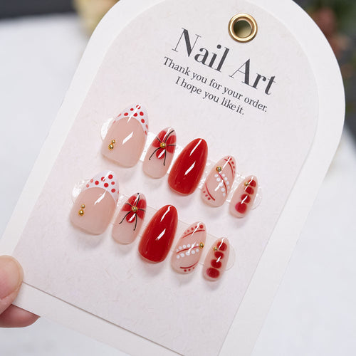 Künstlerisches Press-On-Nagelset mit floralen und geometrischen Mustern