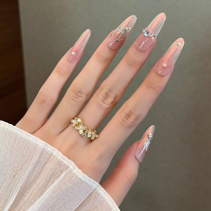 Elegante Stiletto Press-On Nagelverzierungen Karnz