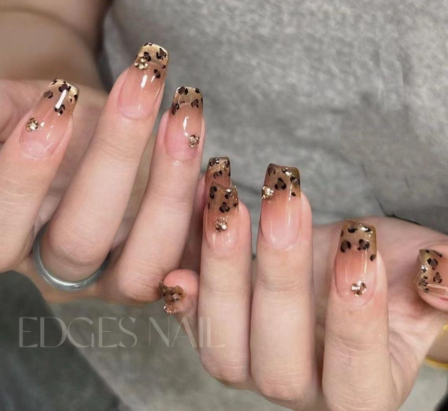 Dekorative Glitzer French Tip Nagelverzierungen Karnz