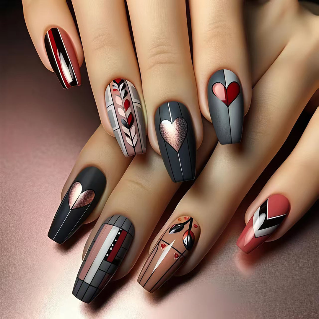 Kunstnägel mit Geometrischem Herz-Motiv Karnz