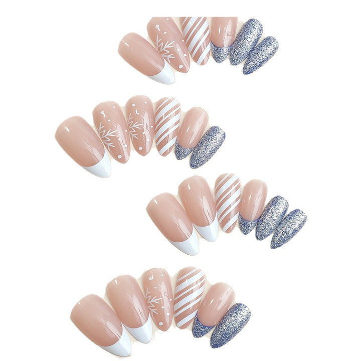 Kreatives Kunstnagelset mit eleganten Mustern Karnz