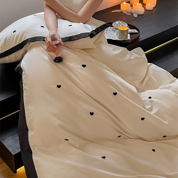 Bettwäsche-Set aus Baumwollsatin mit Mini-Herz-Stickerei und Kontrastpaspel Karnz