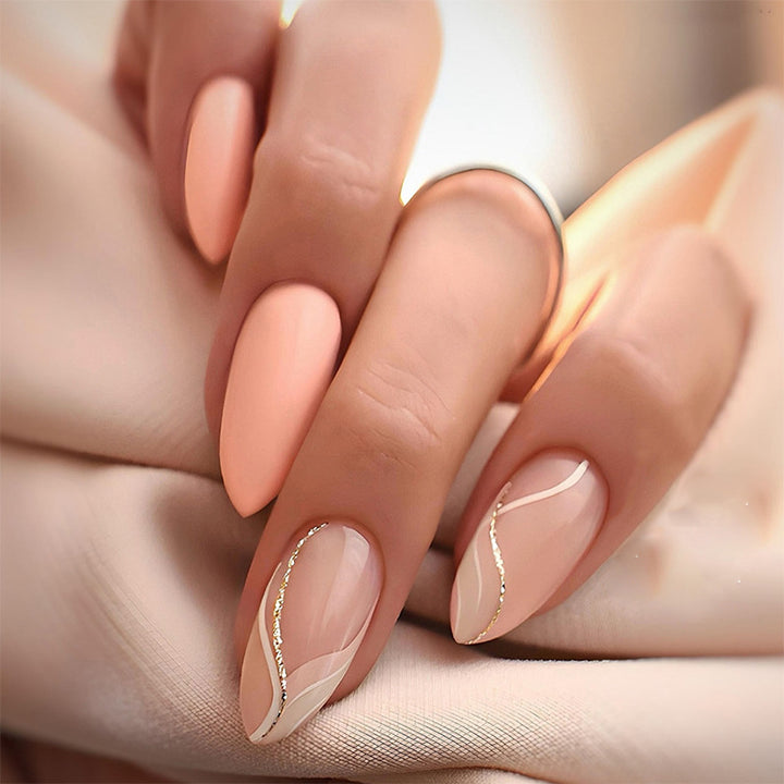 Glänzendes Press-On-Nagelset mit künstlerischen Marmorakzenten Karnz