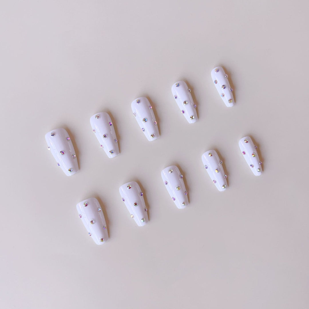 Kunstnagelset mit eleganten Strass-Verzierungen Karnz