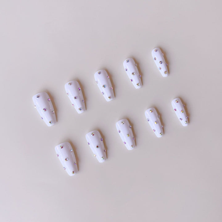 Kunstnagelset mit eleganten Strass-Verzierungen Karnz