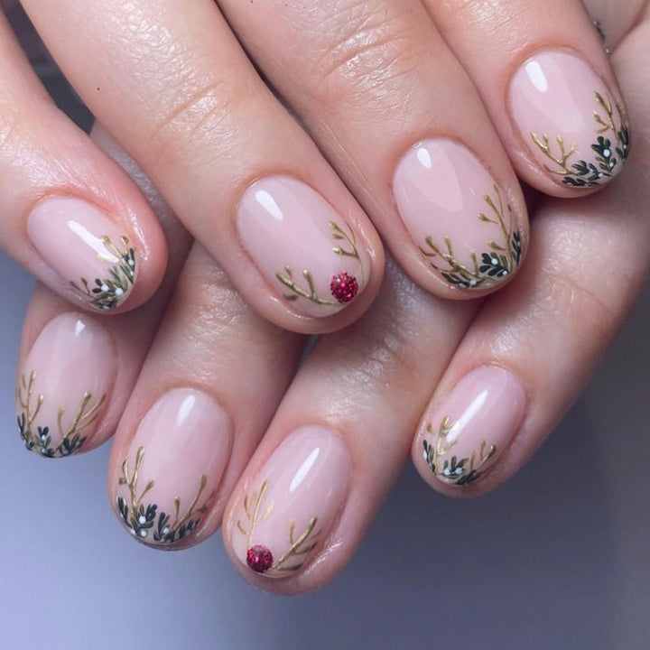 Kunstnagelset mit edlen spitzen Akzenten Karnz