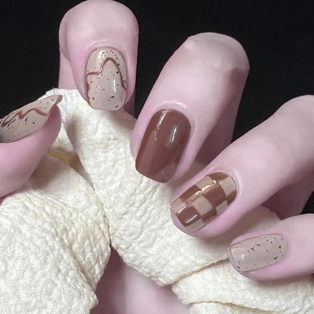 Künstlerische herbstliche Nagelkunst Karnz