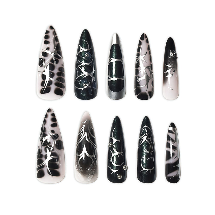Elegante Stiletto-Nagelkunstverlängerungen mit aufwändigem Design Karnz