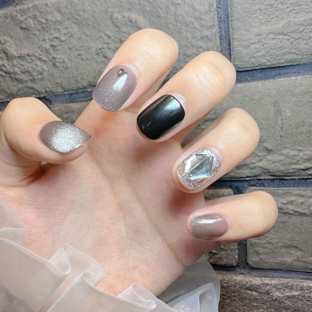 Glamorous Press-On Nail Design Karnz