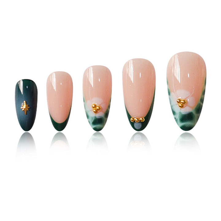 Stylisches künstlerisches Gel-Nageldesign Karnz