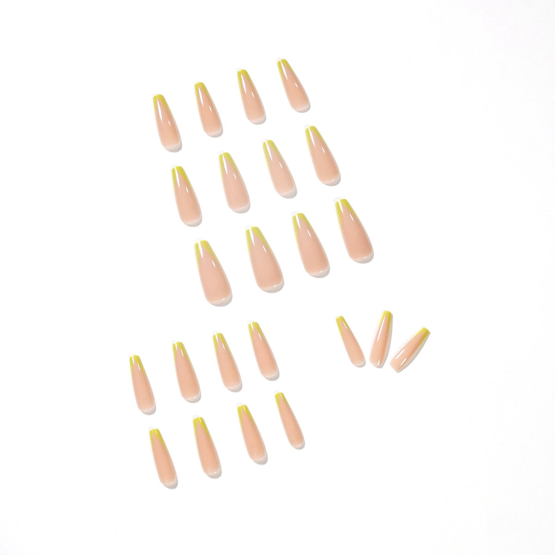 Elegante Nagelkunst mit trendigen French-Spitzen Karnz