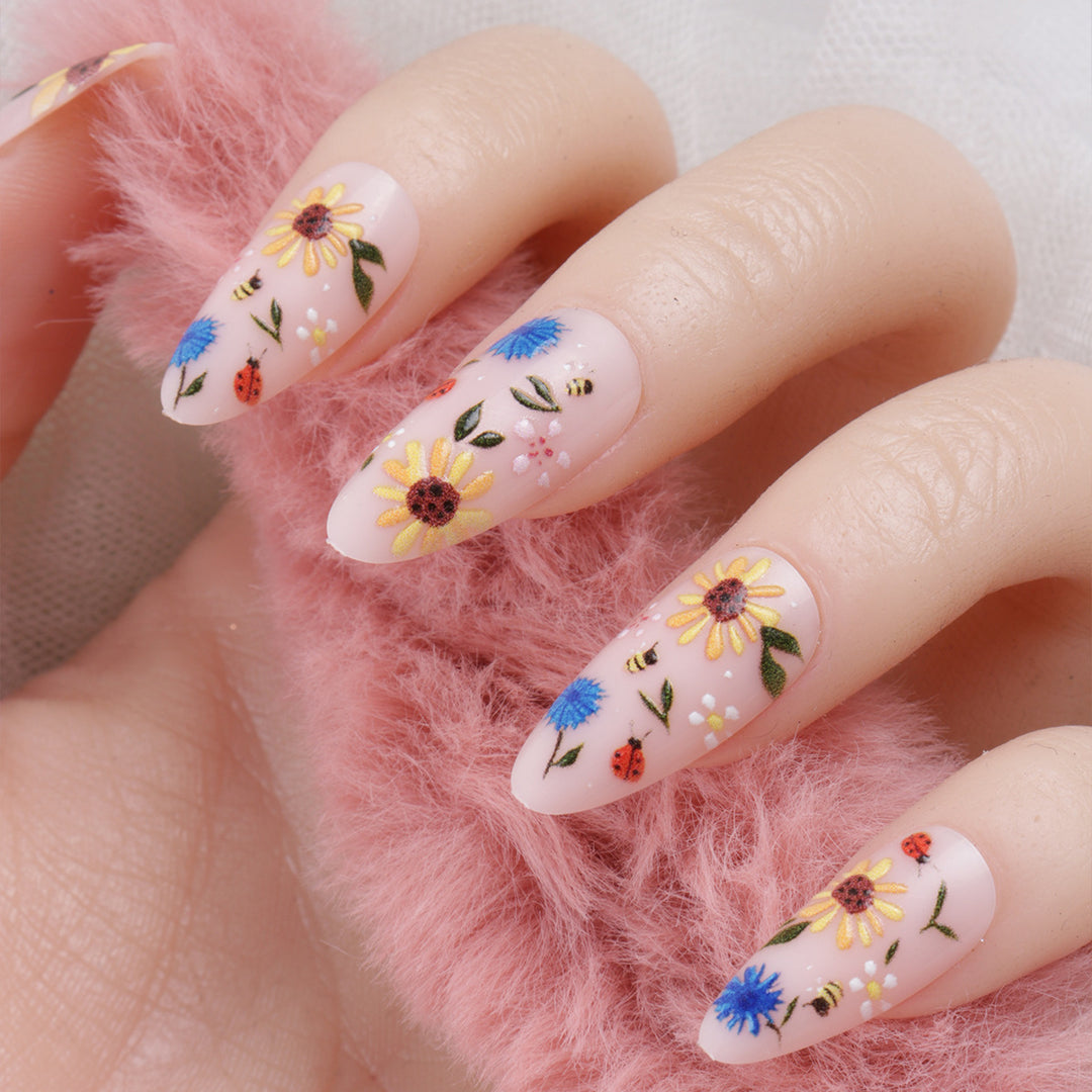Floral Verziertes Press-On Nagelkunst Set Karnz