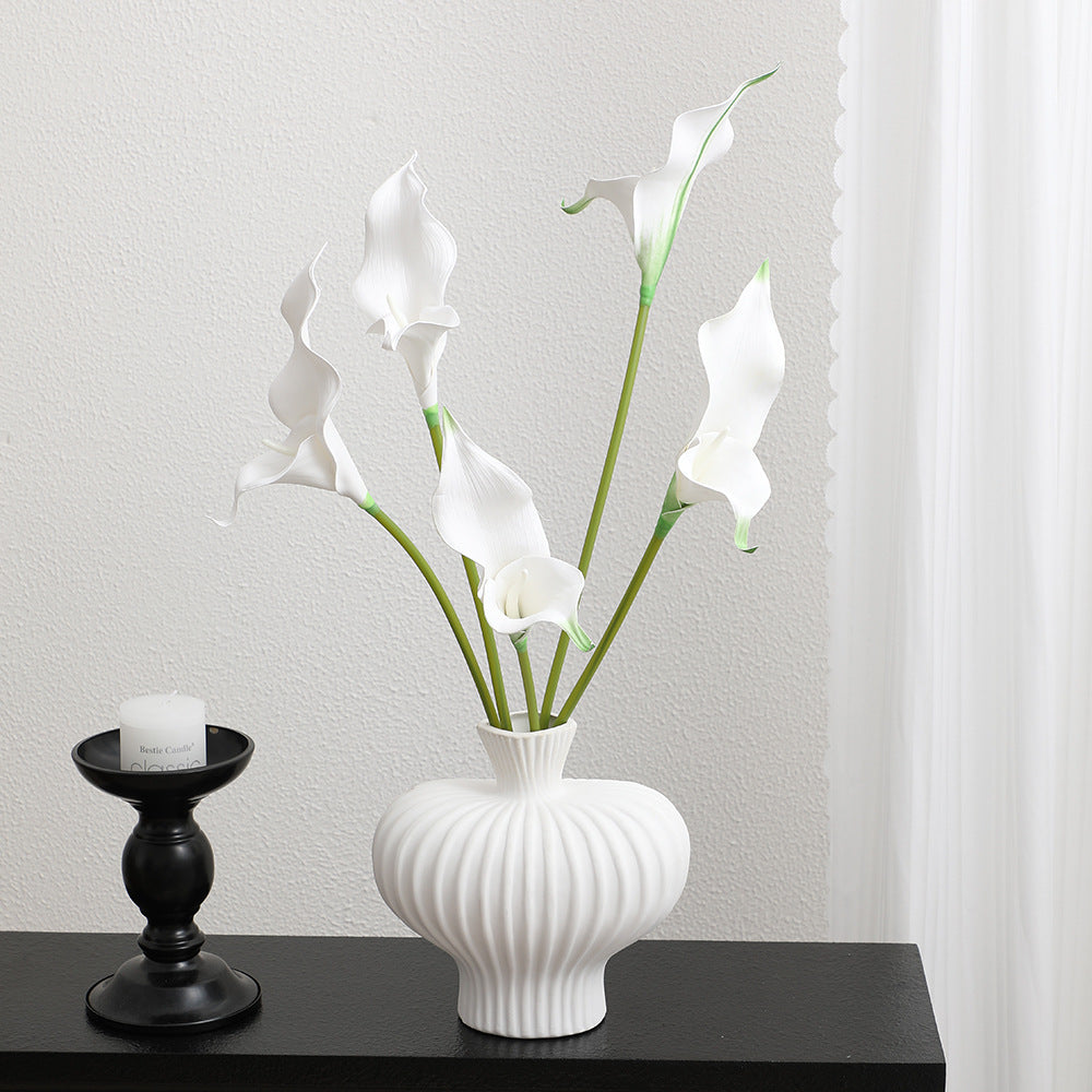 Künstlicher Calla-Blütenzweig mit realistischen Details Karnz