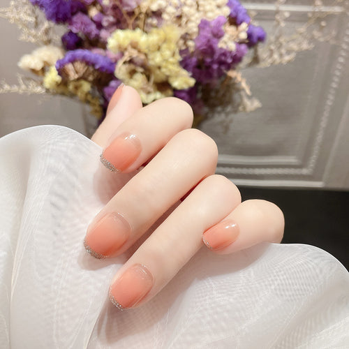 Elegante mit Glitter akzentuierte Nagelkunst Karnz