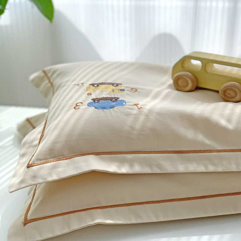 Besticktes Baumwollsatin-Kissenbezug-Set mit Pipingskante