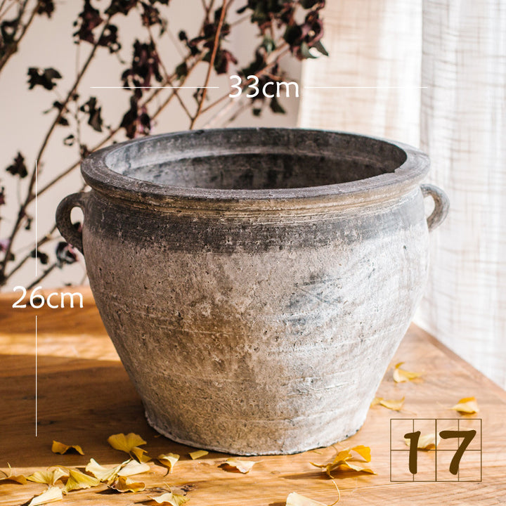 Rustikaler Keramiktopf mit handgearbeitetem Design Karnz