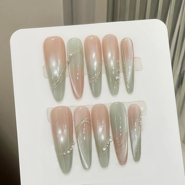 Dekorativer Press-On-Nagel-Set mit elegantem Gradient und Juwelenakzenten