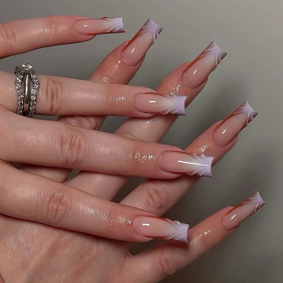 Elegante Skulptierte Press-On Nagelverlängerungen Karnz