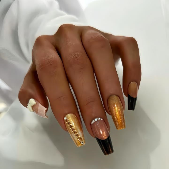 Glamouröse Kunstnägel mit Glitzer-Design Karnz