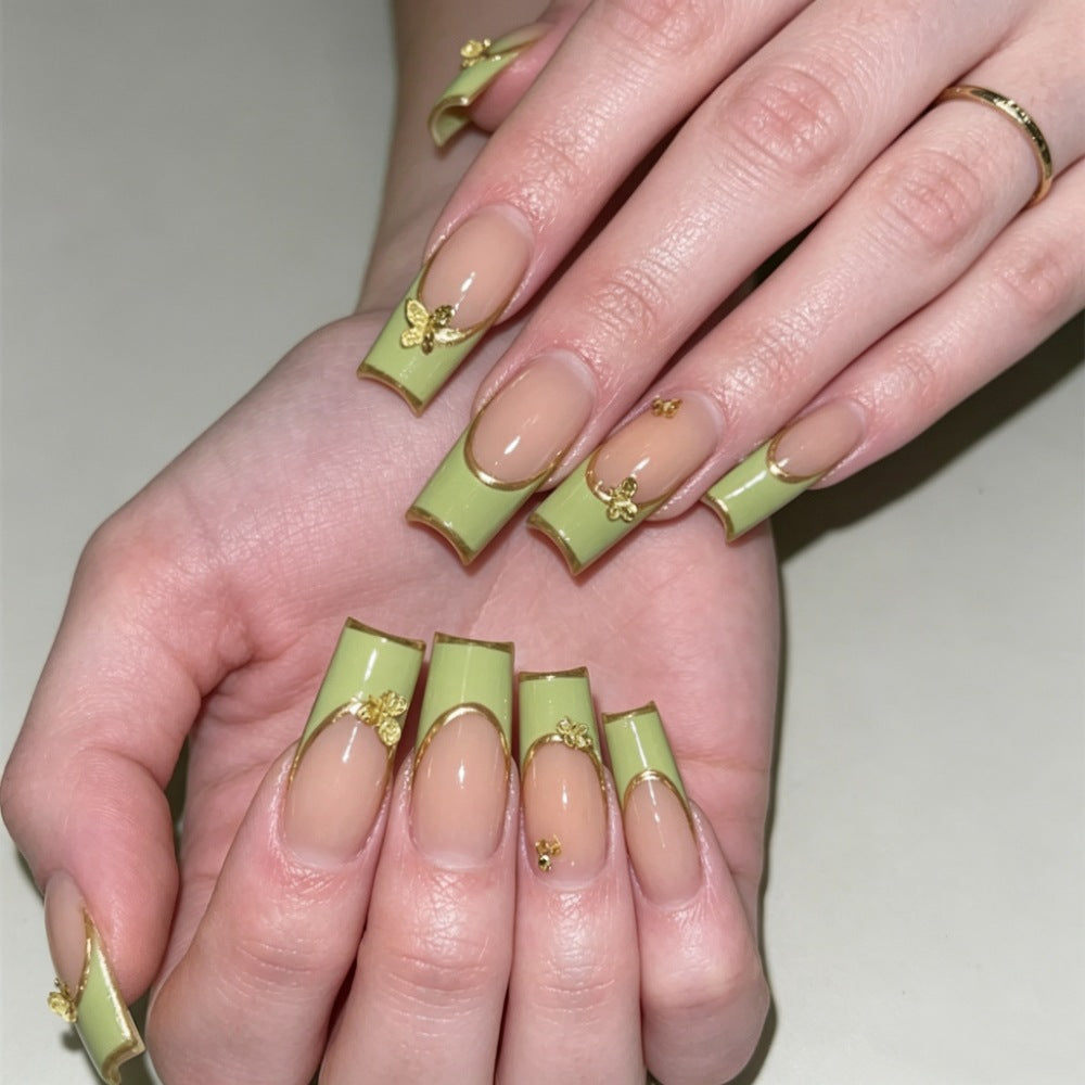 Kunstnägel mit Elegantem Floralem und Zartem Design Karnz