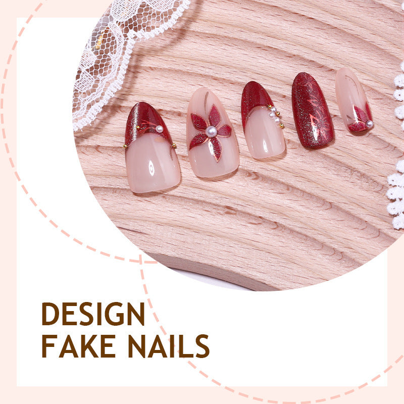 Glamouröses Kunstnagelset mit eleganten Blüten- und Glitzerdetails Karnz
