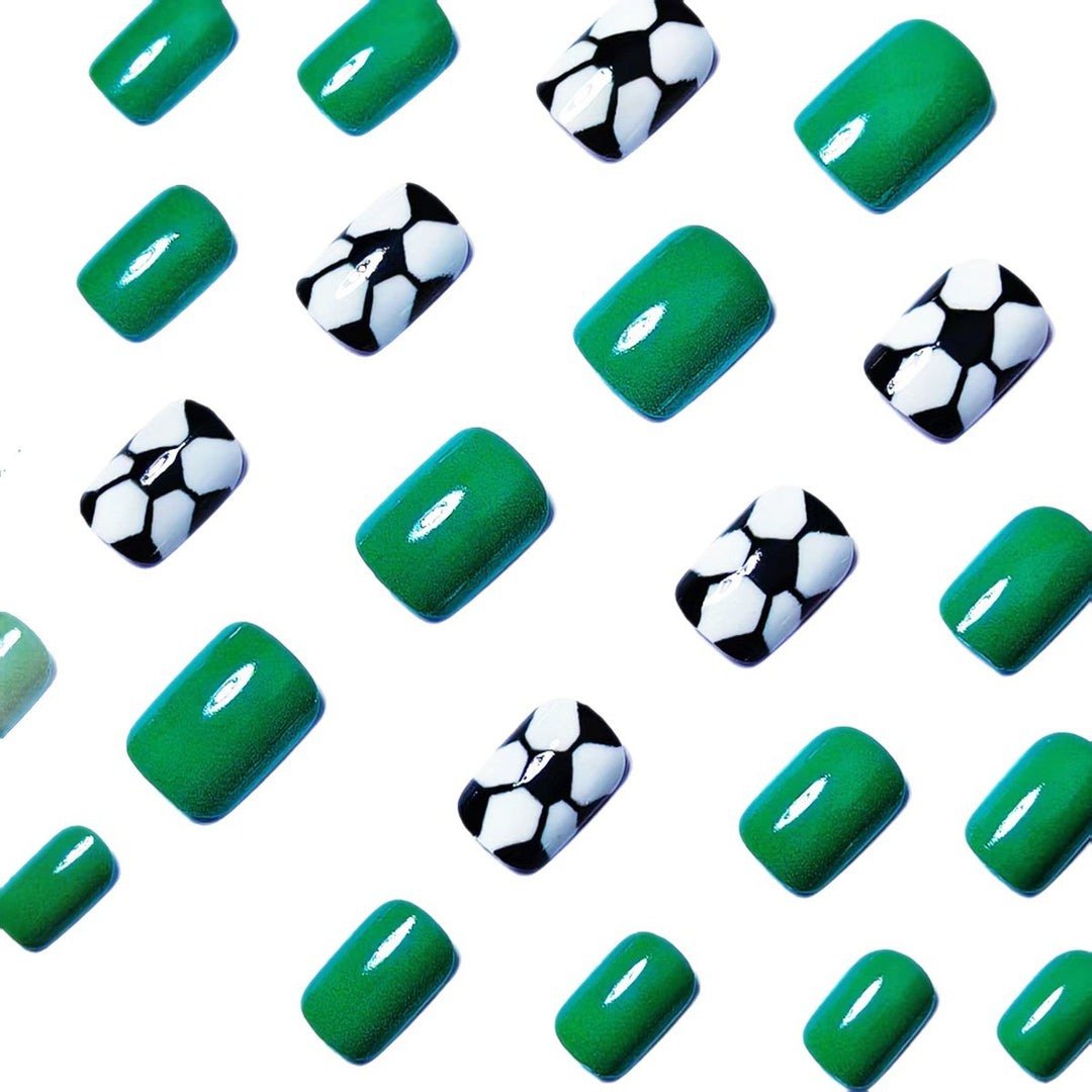 Kunstnägel Im Sportlichen Fußball-Design Karnz
