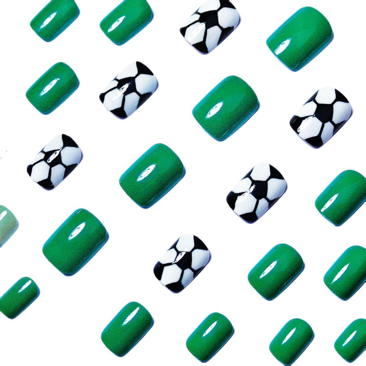 Kunstnägel Im Sportlichen Fußball-Design Karnz