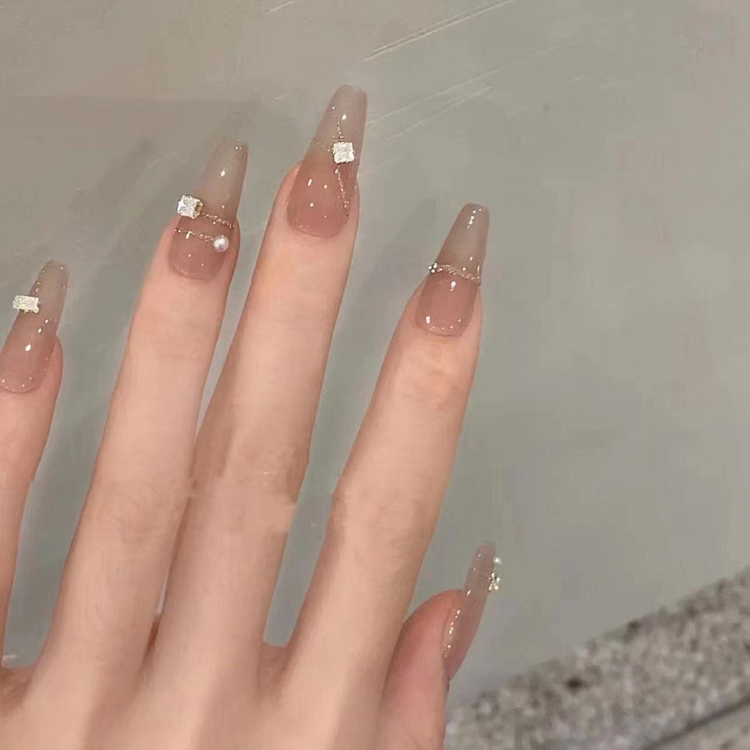 Elegantes Press-On Nagelkunstset mit Kristallverzierungen