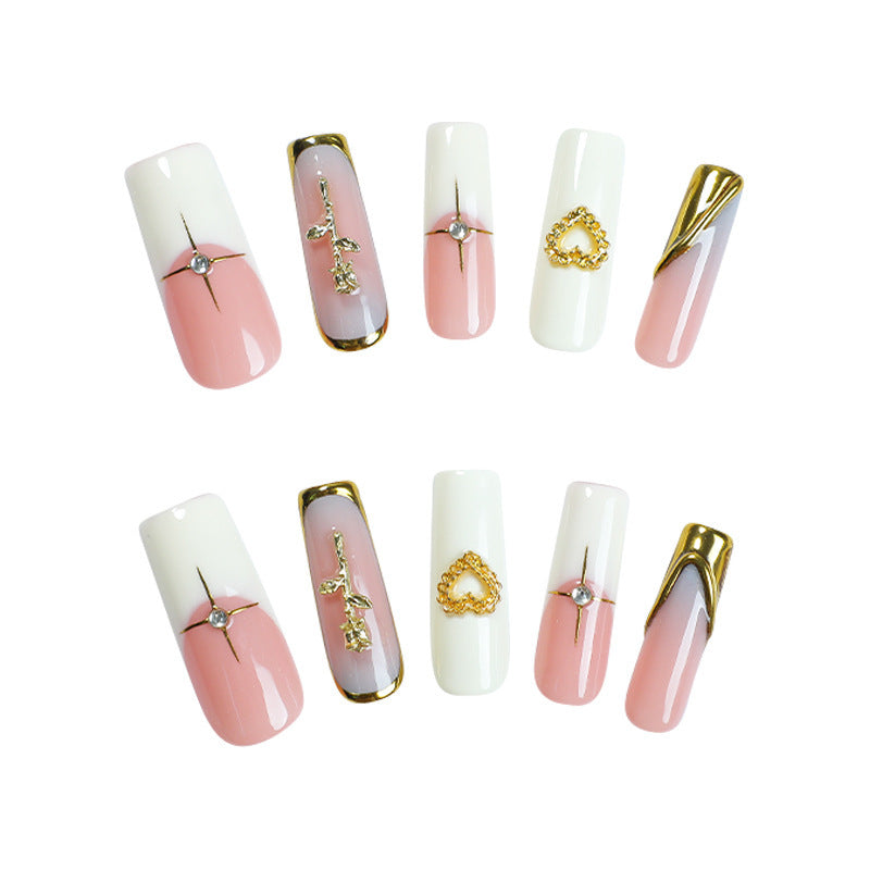Kunstnagelset mit glamourösen Verzierungen Karnz