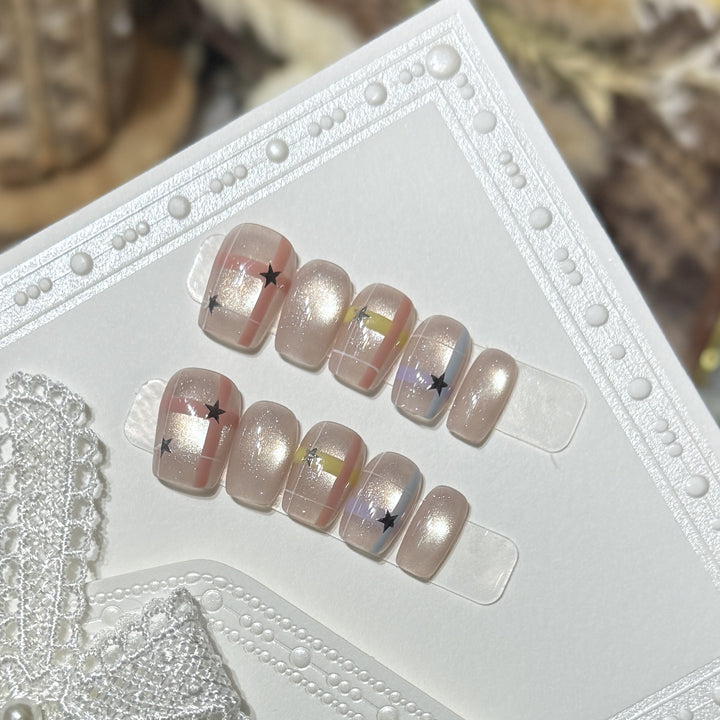 Themen Press-On Nagelkunstset mit Hello Kitty Designs Karnz