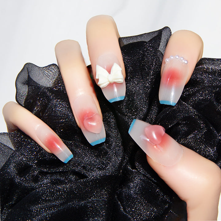 Elegante Nagelkunst mit Glanzfinish Karnz