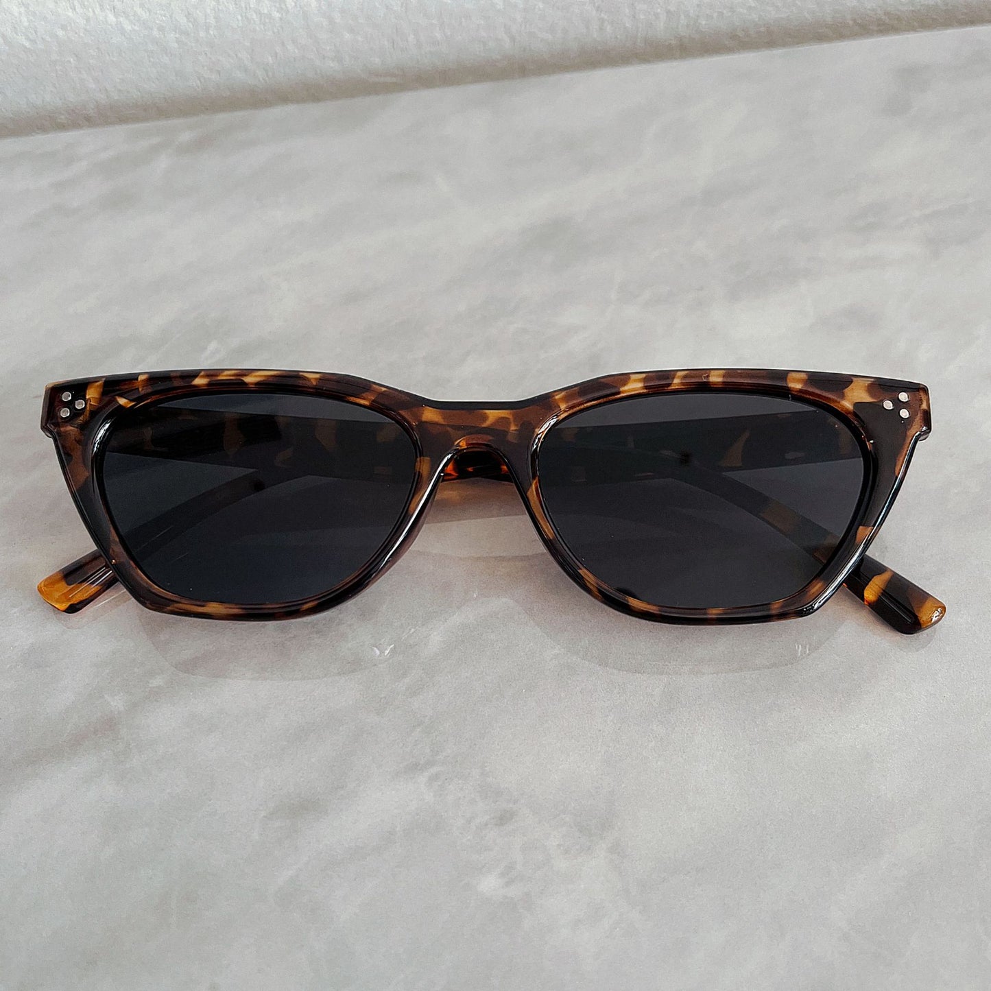 Damen modische Retro-Sonnenbrille mit elegantem Design Karnz