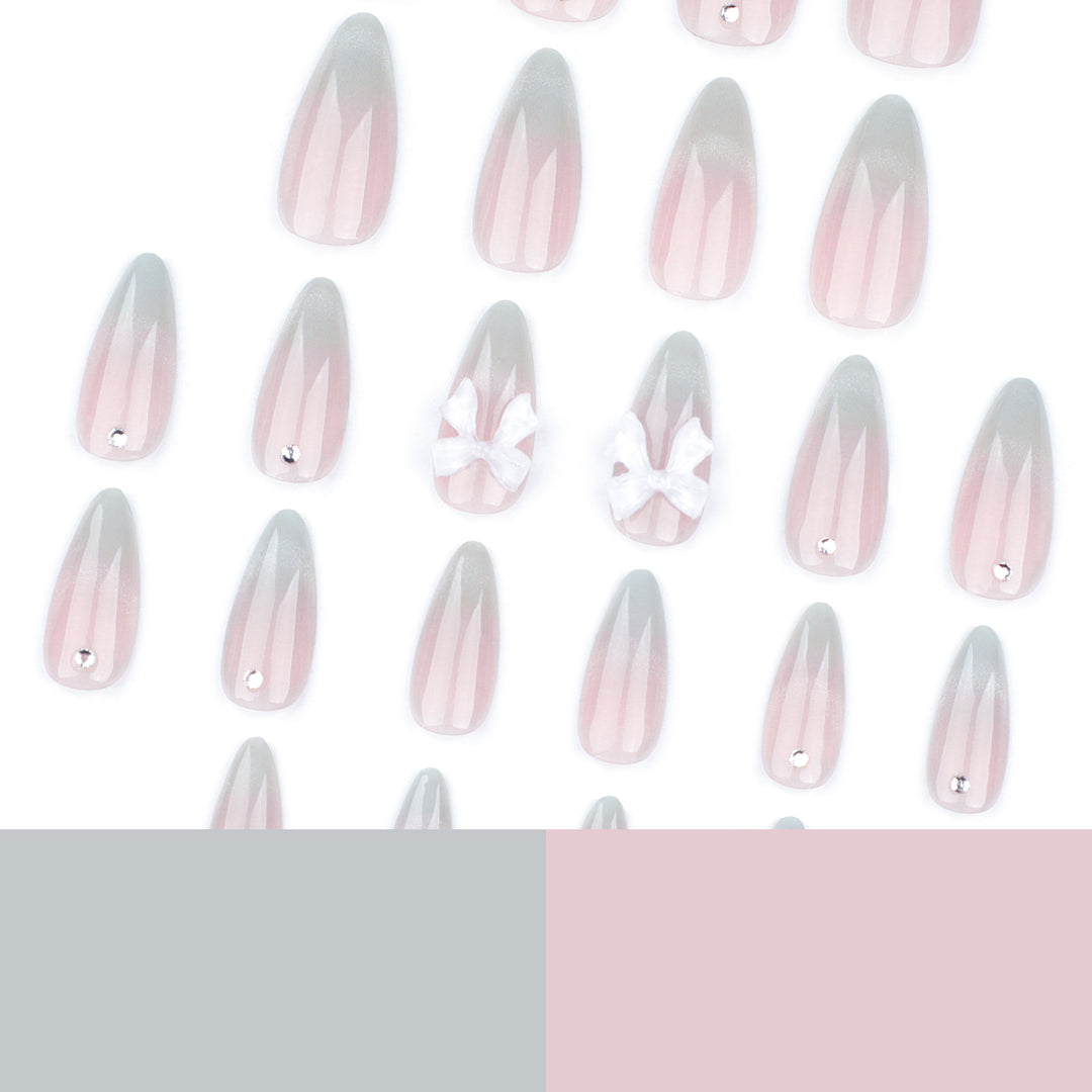 Elegante Stiletto-Nägel mit Glitzer- und Schleifenakzenten Karnz
