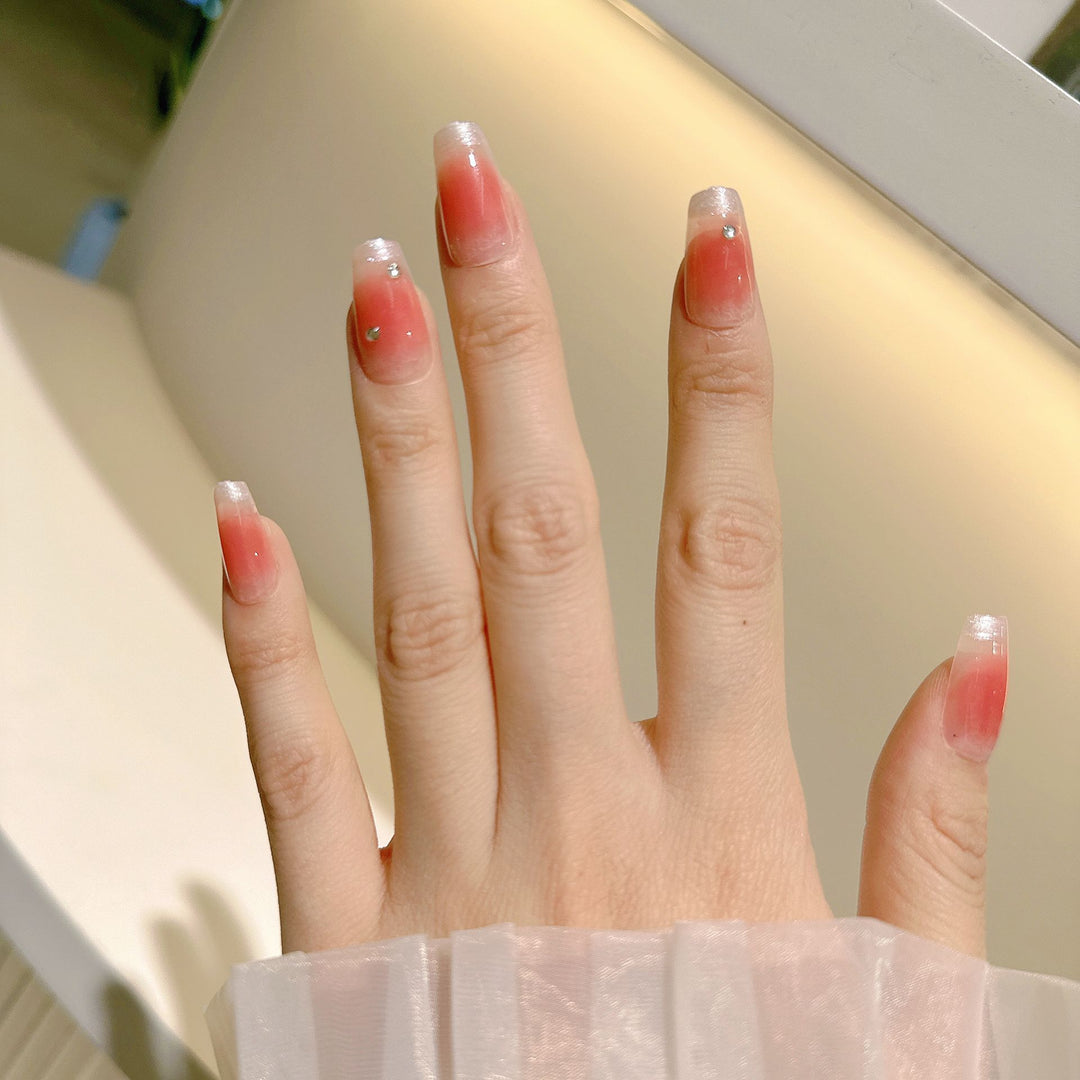 Dekorative Strass-Nagelkunst Karnz