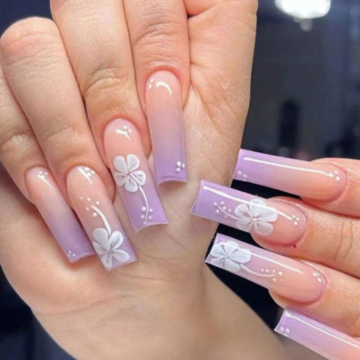 Künstlerische florale Ombre-Nagelspitzen Karnz