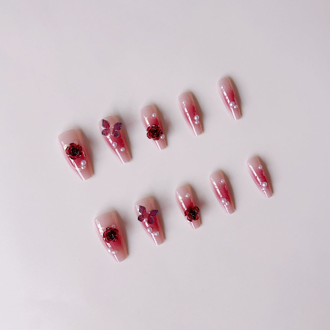 Kunstnagelset mit eleganten floralen 3D-Verzierungen Karnz